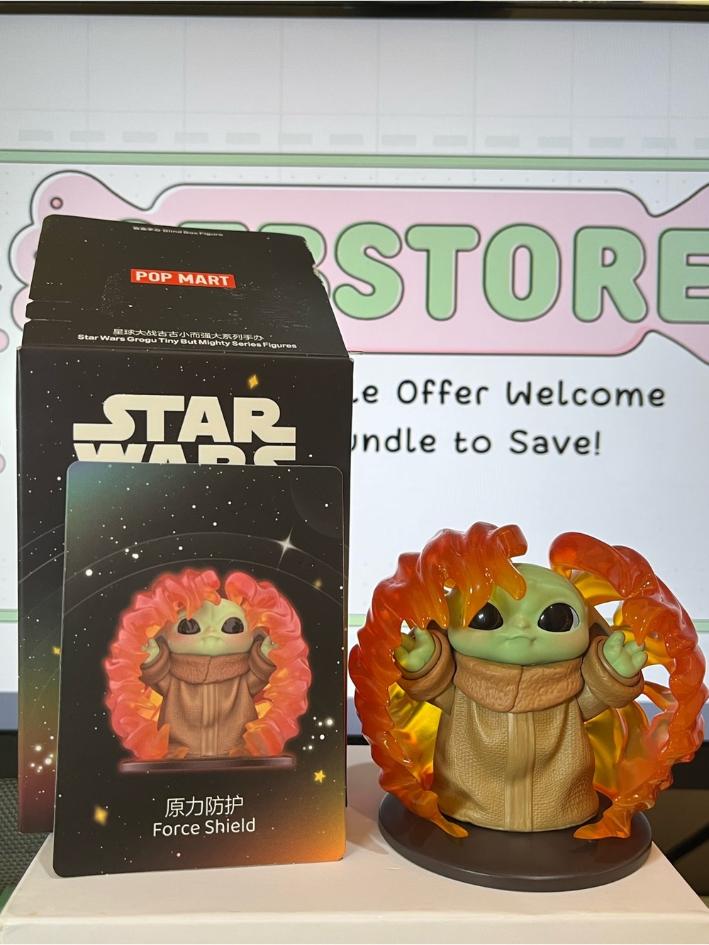 Star Wars The Child (Baby Yoda) Force Shield Figure - Green & Orange